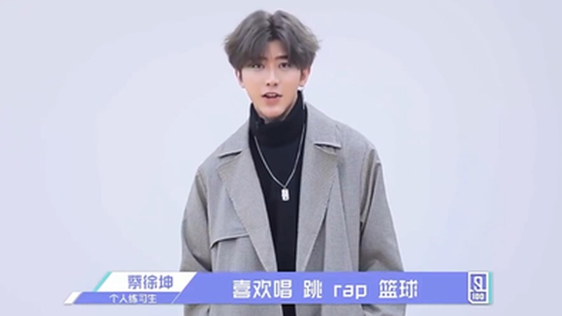 蔡徐坤新歌《爱与痛》温情上线，柔软叙事引歌迷集体共鸣